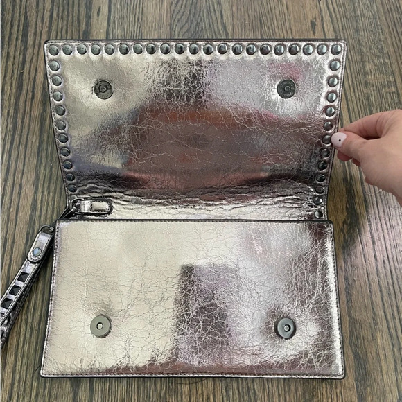 INZI metallic studded wristlet clutch bag - Picture 4 of 8